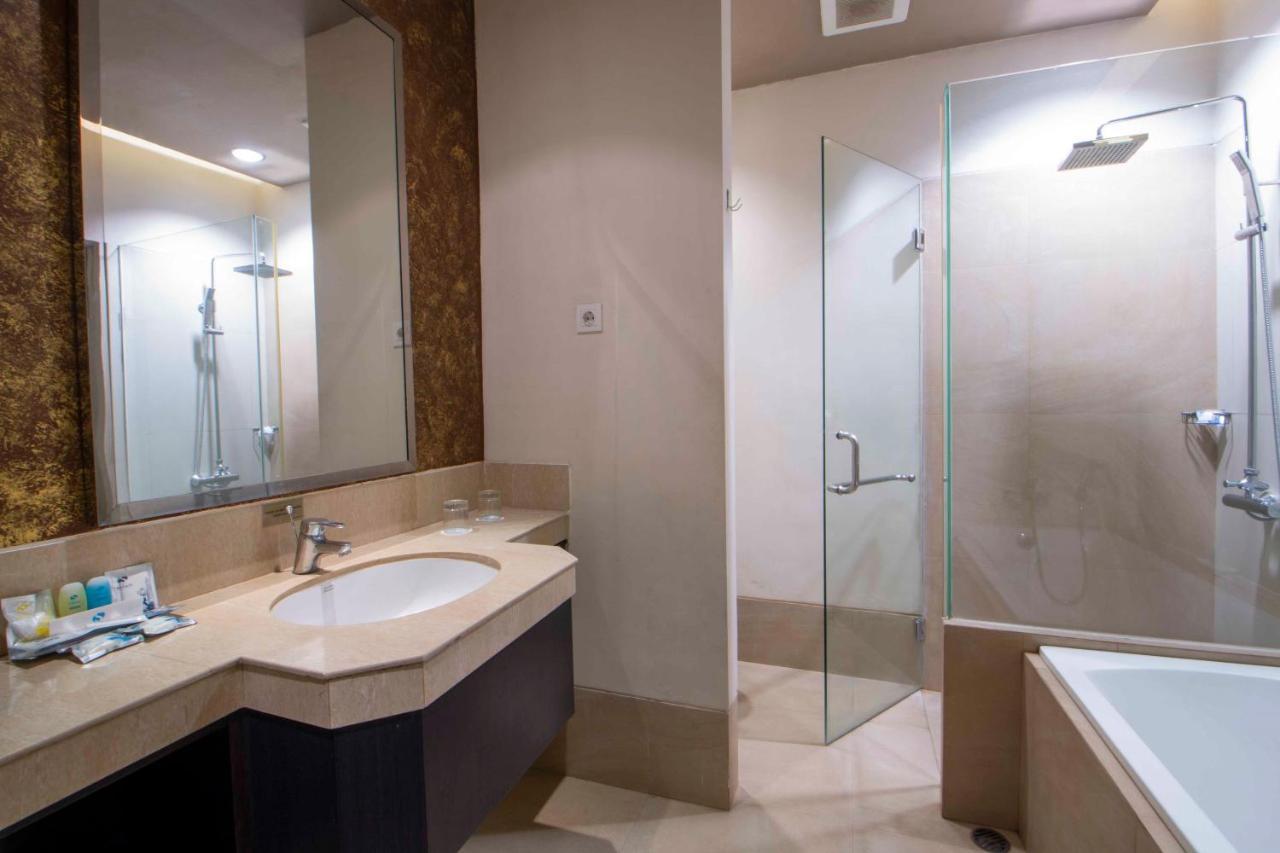 Solaris Hotel Malang Exterior photo
