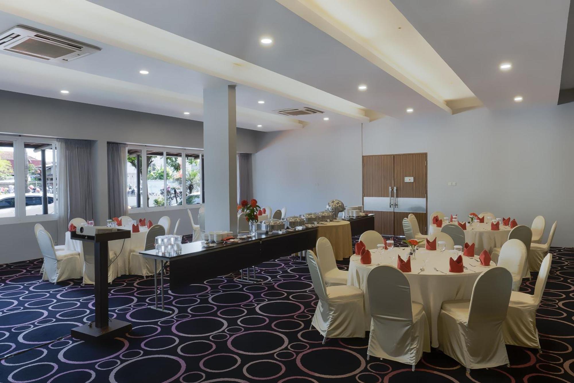 Solaris Hotel Malang Exterior photo