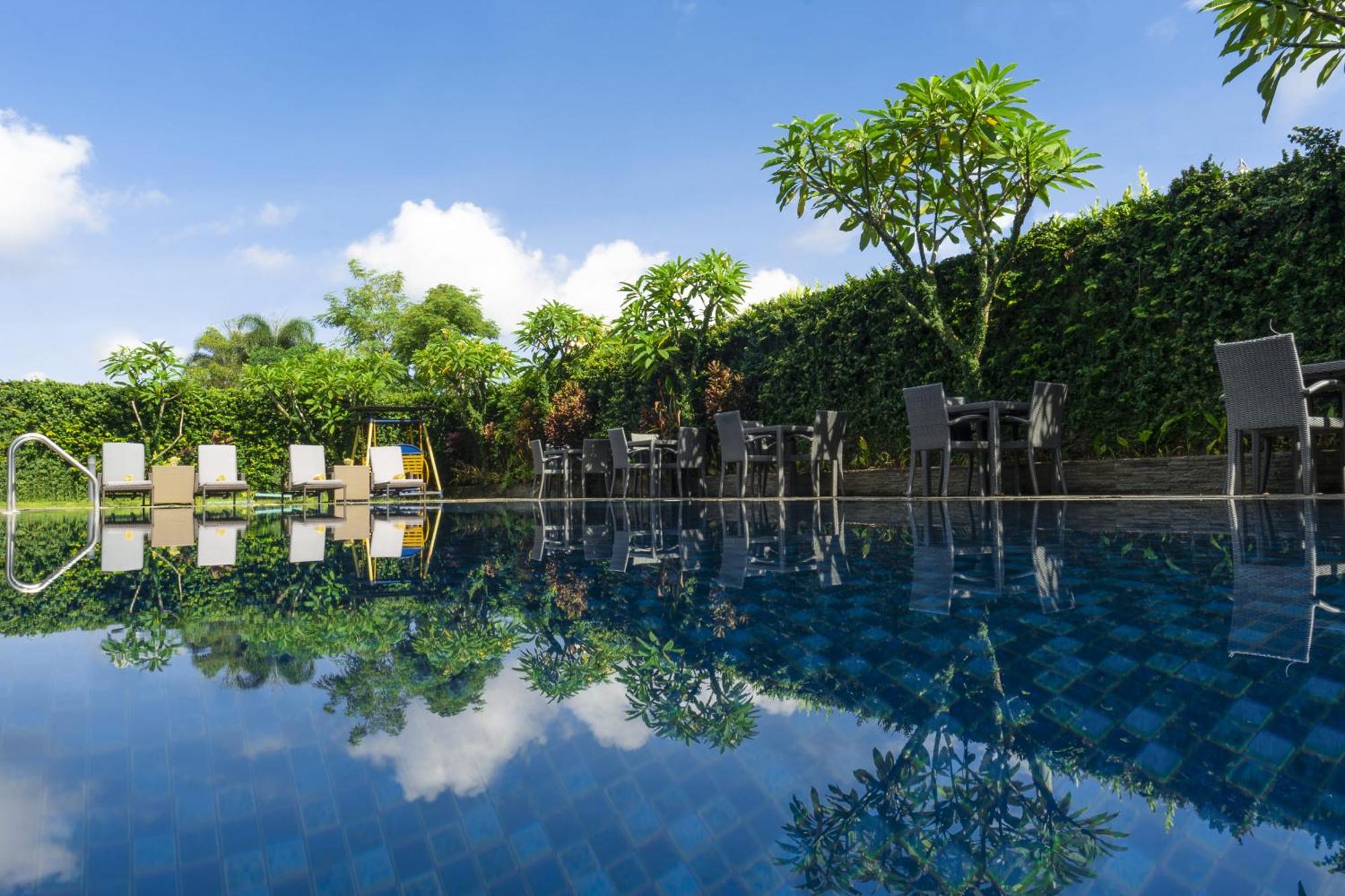 Solaris Hotel Malang Exterior photo